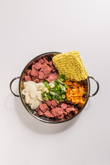 햄 소세지 김치를 넣어 만든 부대찌개