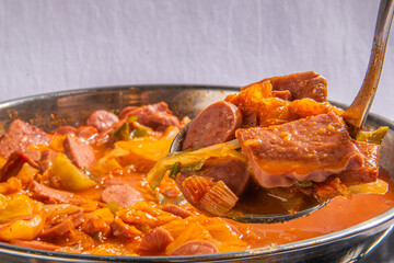 햄 소세지 김치를 넣어 만든 부대찌개