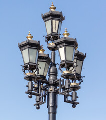 Fototapeta na wymiar Lantern on a metal pole in the city during