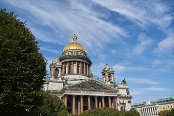 Naklejka premium Saint Isaac's cathedral scenic spring season view . Majestic St Petersburg city architecture, famous landmark and popular touristic place