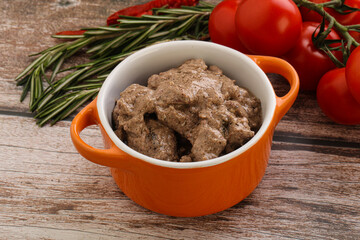 Soft chicken liver with cream