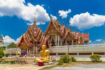 Obraz premium temple surroundings in suphanburi, thailand