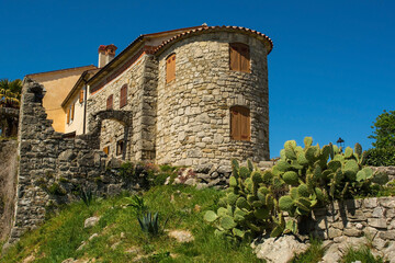 Fototapeta premium Residential buildings in the historic medieval village of Hum in Istria, western Croatia, often referred to as the smallest town in the world 