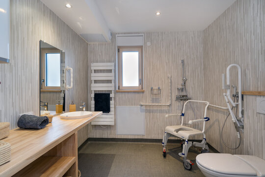 Salle de bain am&eacute;nagement hanficap