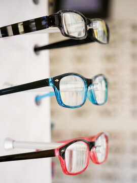 présentoir lunettes opticien Stock Photo | Adobe Stock