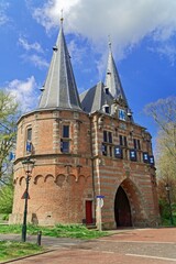 Altes Stadttor Cellebroederspoort  in Kampen, Provinz Overjissel, Niederlande - obrazy, fototapety, plakaty