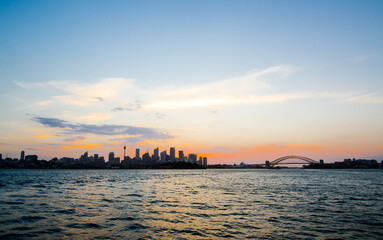 Naklejka premium Silhouette of Sydney Cityscape view at sunset time.
