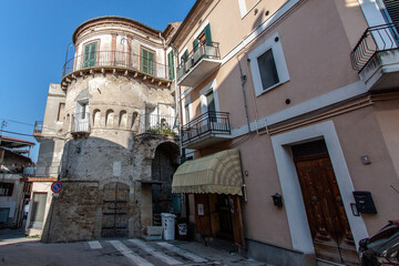 Fototapeta na wymiar L'antica torre medievale di Paglieta