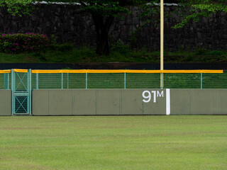 野球場のファウルポール距離表示
