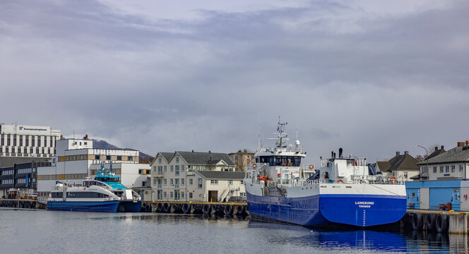 MS Langsund is a Norwegian wellboat built in 2002 at Aas Mekaniske Verksted as building number 162. The ship was the third wellboat Aas delivered to Br&oslash;nnb&aring;tservice AS - Here in Br&oslash;nn&oslash;ysund harbor
