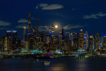 Fototapeta na wymiar Skyline de Nueva York por la noche