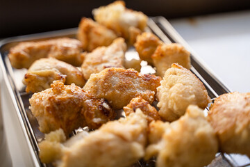 食べ物素材　ボリューム満点の唐揚げ