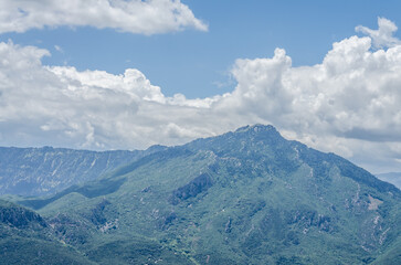 Fototapeta premium Mount Meteora near the Greek city of Kalambaka, in western Thessaly. View of Mount Meteor near the city of Kalambaka, in western Thessaly, Greece. 
