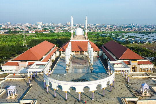 Semarang, Indonesia - April 9th 2022 : Aerial view at Central Java Great Mosque (Masjid Agung Jawa Tengah) in the morning.
