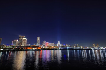 Fototapeta na wymiar 大桟橋からのみなとみらい夜景