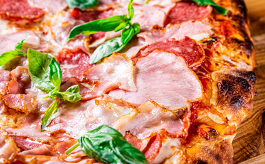 flatbread Pepperoni Pizza with Mozzarella cheese, salami, ham, Tomato sauce, pepper