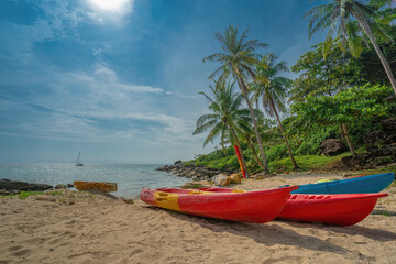 Obraz na płótnie Canvas kayak on a white sand beach and beautiful sea background.