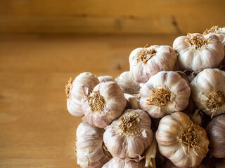 closeup dried garlics on the wooden table.