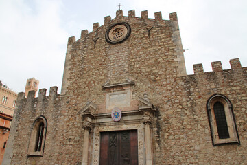 Fototapeta na wymiar medieval cathedral in taormina in sicily (italy) 