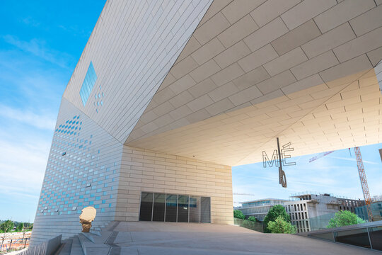 La MECA (Maison de l'&eacute;conomie cr&eacute;ative et de la culture) dessin&eacute; par l'architecte danois Bjarke Ingels situ&eacute; quai de Paludate &agrave; Bordeaux (Nouvelle-Aquitaine, France)