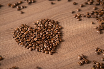 Сердце из кофейных зерен. Кофейные зерна в виде сердца. Кофейное сердце
