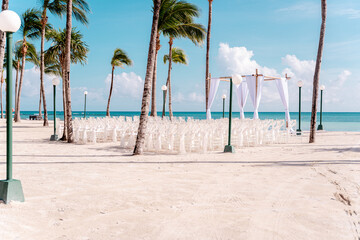 Preparing a wedding in the beach