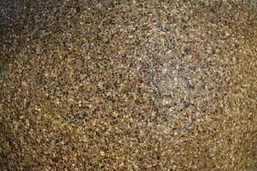 Braune glatte Steinfläche mit Muster im Sonnenlicht 