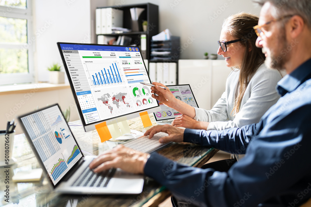Poster Data Analyst Using Data Analytics KPI