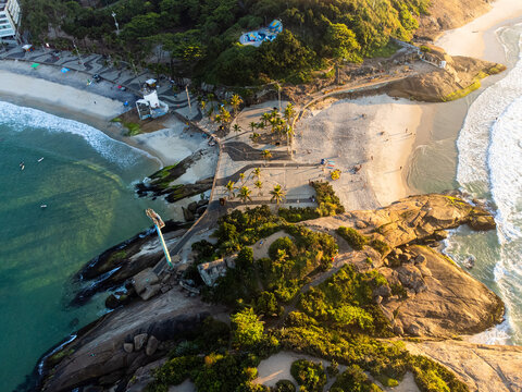 Vista a&eacute;rea do Arpoador com a Praia do Diabo