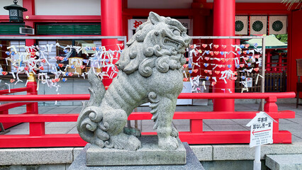 Fototapeta na wymiar 赤間神宮の狛犬