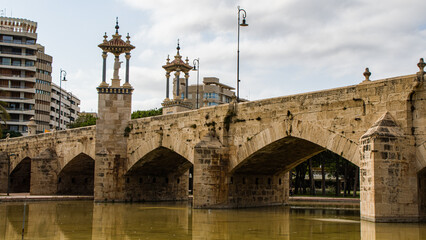 Obraz premium 13th century Bride of the sea with statues in Valencia Spain