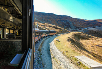 ゴルナ―グラート目指して上っていく登山電車