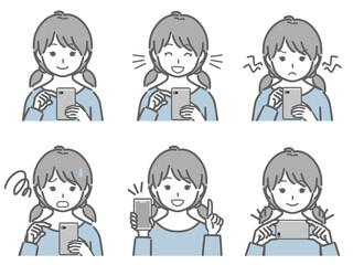 スマホを操作する女の子