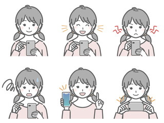 スマホを操作する女の子