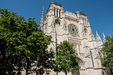 Fototapeta na wymiar Exterior view of the famous Bordeaux Cathedral in France