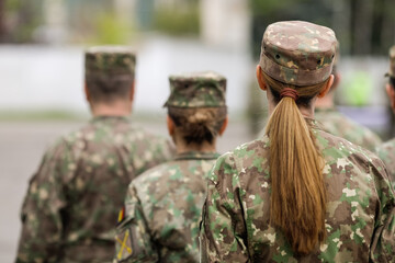 Fototapeta na wymiar Romanian female land forces soldier take part at a public ceremony.