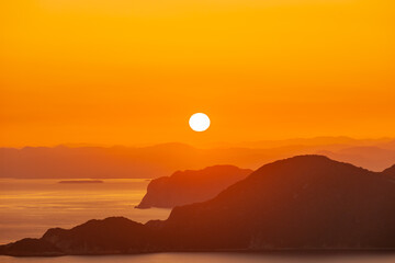 Fototapeta premium 朝陽の千畳敷高原