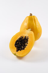 パパイヤの実を白背景で