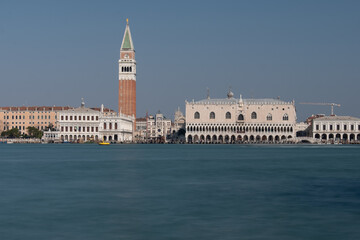 Fototapeta na wymiar Venedig vom Wasser aus, Markusplatz