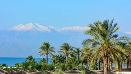 Foto op Plexiglas anti-reflex Ausblick auf die schneebedeckten Gipfel des Gebirges westlich von Antalya an der türkischen Riviera © ARochau