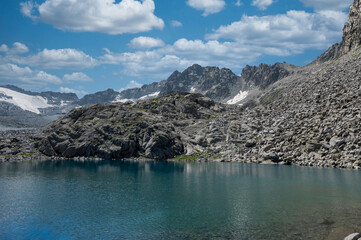 Lago alpino ghiacciaio Presena