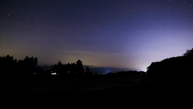 山から昇る天の川　星空の動き　タイムラプス