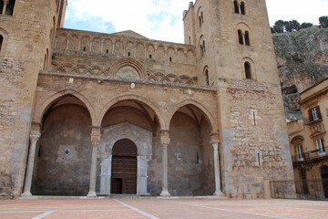 Fototapeta na wymiar cathedral in cefalù in sicily in italy 