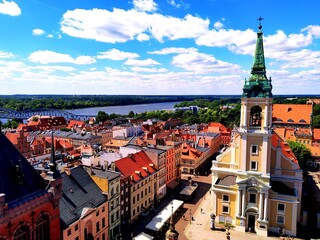 Miasto Toruń widok rzeki z mostem Wisła Polska  - obrazy, fototapety, plakaty