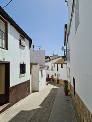 Calles blancas de Setenil de las Bodegas, en Cádiz. 
