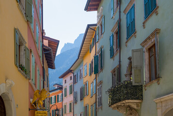 Fototapeta na wymiar Lake Garda, nature, history and architecture