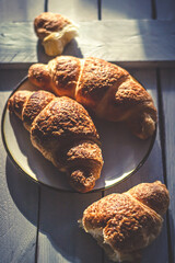 Croissant na śniadanie - obrazy, fototapety, plakaty