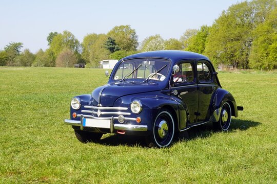 Renault 4CV