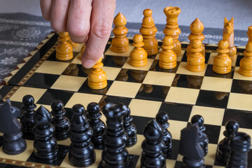 Tablero y piezas del juego de ajedrez