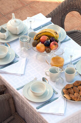 Mesa de desayuno en una teterraza